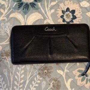 Used/Like New Coach Zipper Wallet, Black